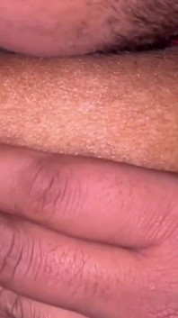 La figa di due bei bhabhi viene riempita di acqua