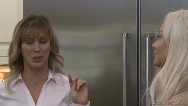 Girlfriends Films: Pembimbing sorak remaja Elsa &amp; Jill scissor dan menjilat antara satu...