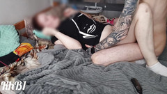 Redhead Bunny1: 그녀는 쉬고 싶지만 그는 그녀를 따먹었어. 집에서 만든 아마추어 비디오.