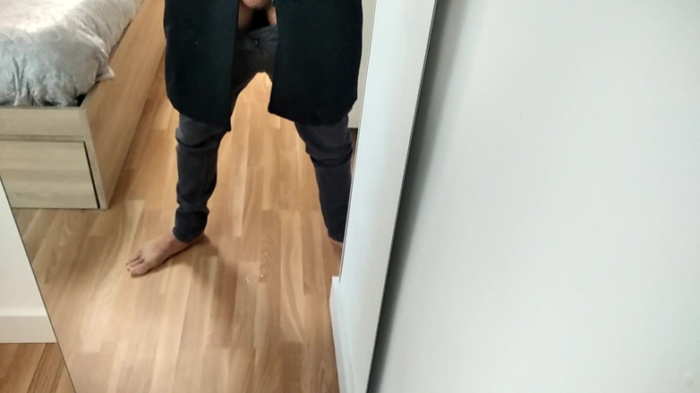 Elvissc: Hombre elegante masturba su gran polla gorda y vacía su...