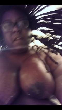 His Queen Suga: Myslím na tebe a masturbuje