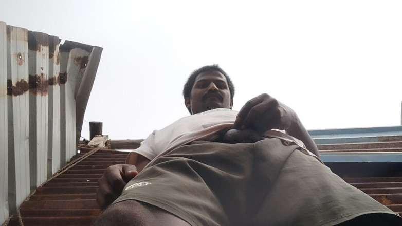 KUMBHA MANOJ KUMAR: Xhard - regizor de film care își caută soția