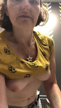Dělám zoufalý záchodový tanec před masivní chcaní, která mi stéká nohu a pak se dostala nahoře bez, jak jsem byla tak sexy