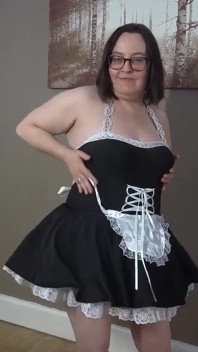 Fransız hizmetçiler üniforma striptiz yapıyor
