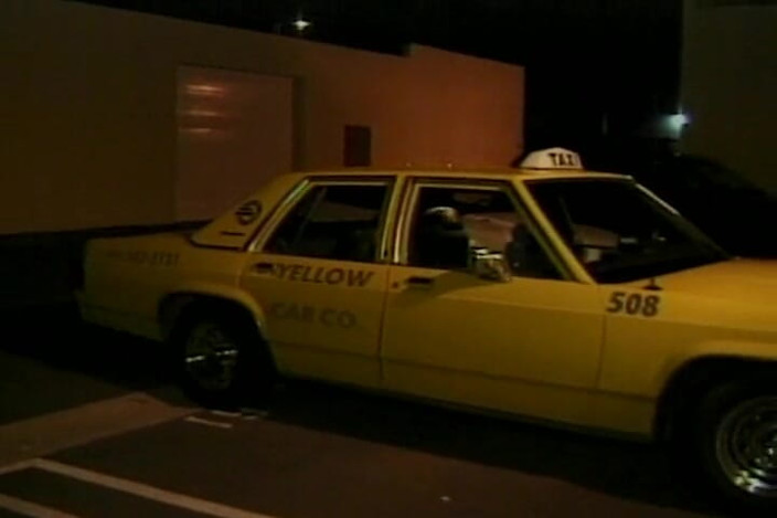 Lovers Of Vintage: Schöne klassische Puppen, die Lesbenspaß auf dem rücksitz eines Taxis...