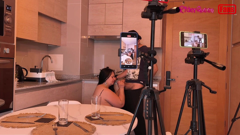 Riderqueen: प्रशंसकों के लिए वीडियो - सौतेला बेटा रसोई में सौतेली मम्मी का दौरा करता है