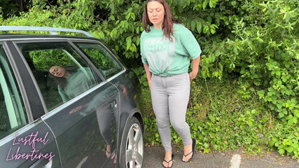 Lustful Libertines: Omorashi lagi asik kencing di tempat parkir umum