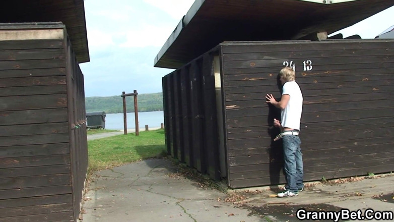 Granny Sluts: Hotovo v šatně