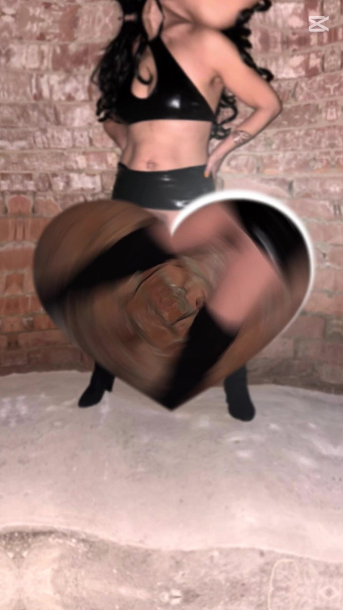 Egyeni: 섹시한 경찰관