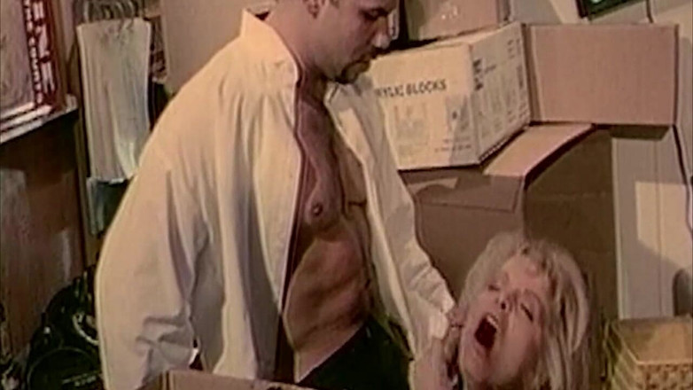 ORGASMX: 荡妇在店里狠狠地操并潮吹