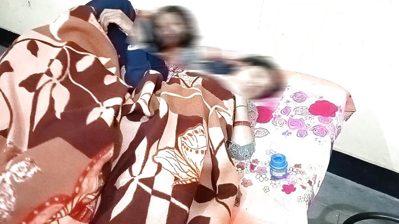 sakshi_raniii: Indická Dever ošukal její bhabi kundičku v ložnici sprostě mluvící...