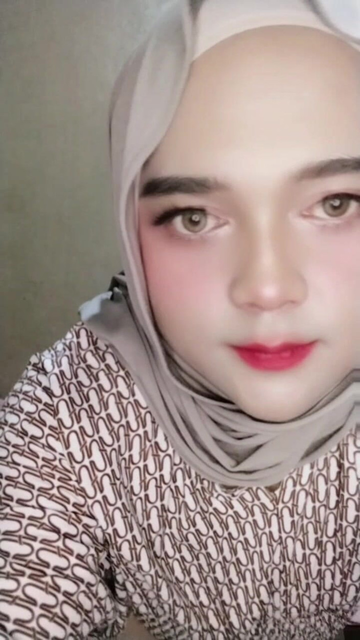Ivvy Crossdresser: Ivvy Crossdresser Hijab Feels Horny After a Month. Then She...