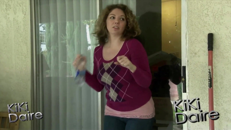 Kiki Daire MILFLand: Devo pisciare