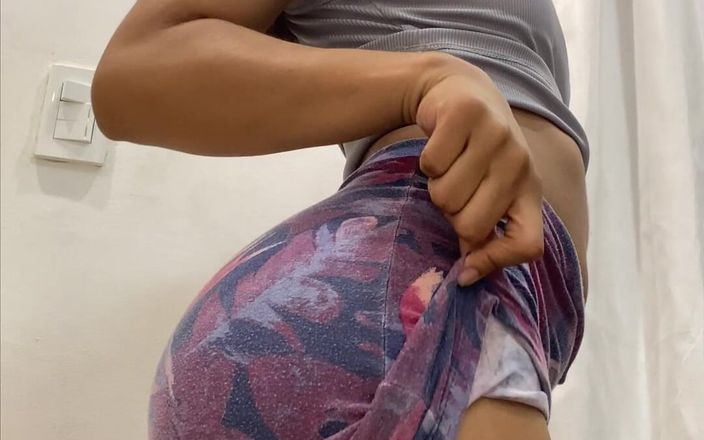 kafesexxx: Cute Girl Lifting Her Horny Skirt