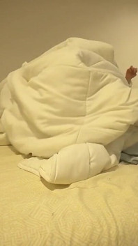 여성 간의 레슬링과 간지럼