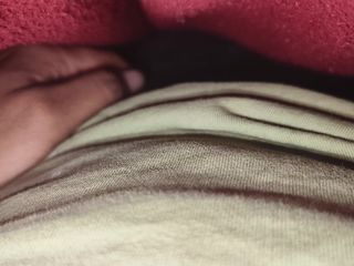 Anshushikha: Des filles se masturbent