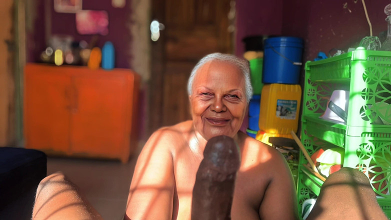 BongoXXX: Nadržená Velká Prsa BBW Babička Má Mokrou Kundičku