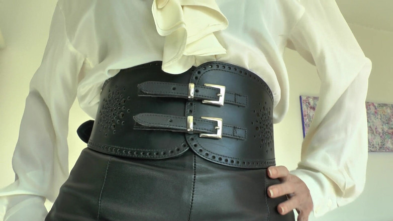 Lady Victoria Valente: Cinturones anchos y apretados parte 76 Lady Victoria Valente