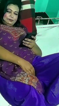 INDIANCĂ BHABHI CU ȚÂȚE MARI FACE SEX ZILNIC