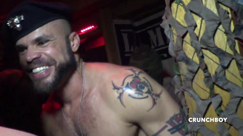 Gaybareback: Оргия с фистинг-сессией