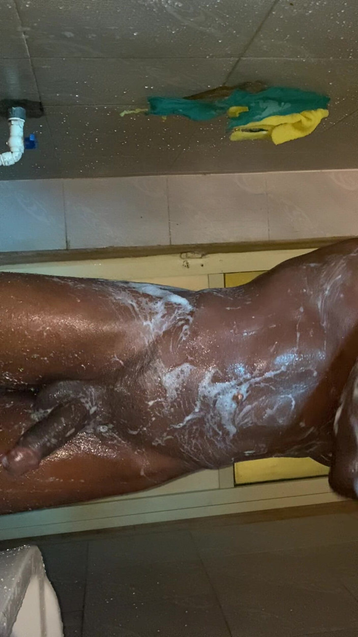 Masked Rider: Come mi lavo il mio cazzo africano! Prima del sesso