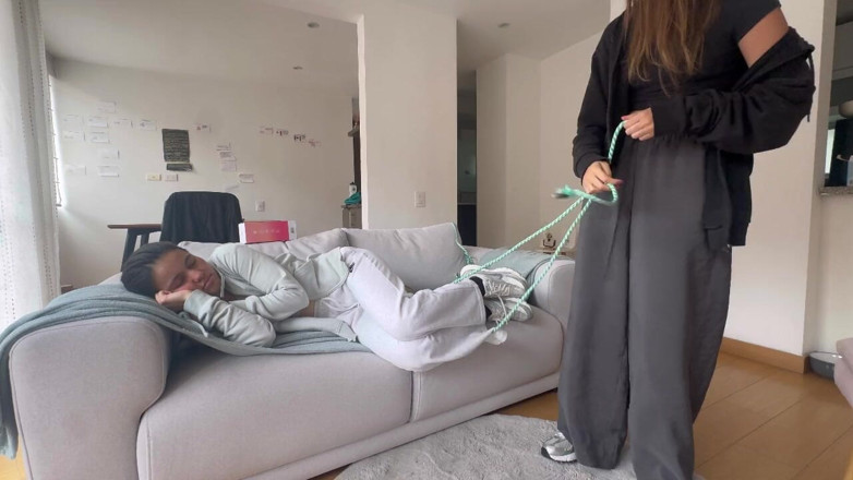 scarlettandc: Mi Vecina Me Amarra Y Me Castiga Con Su Juguete