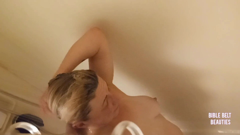 Rob Strokes: 继母在淋浴的第一人称视角