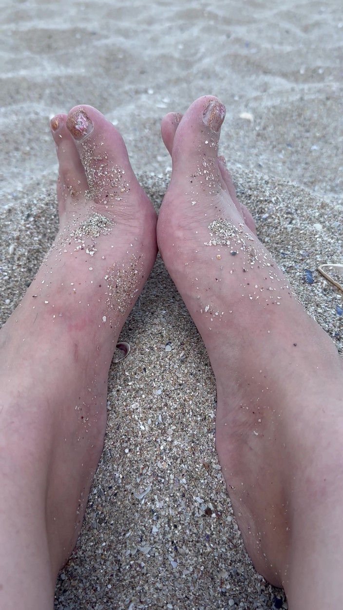 Young_strawberry: Beach Day Rub My Big Sexy Feet in the Sand