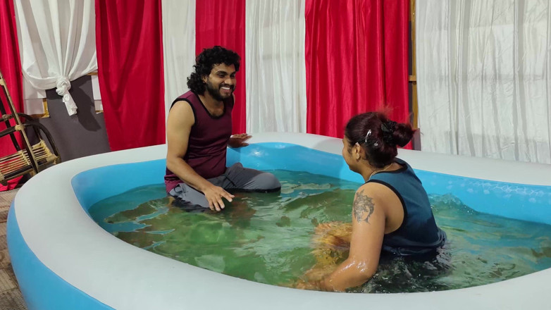 Vaigavarun45: โรแมนติกริมสระน้ํากับลิปล็อค