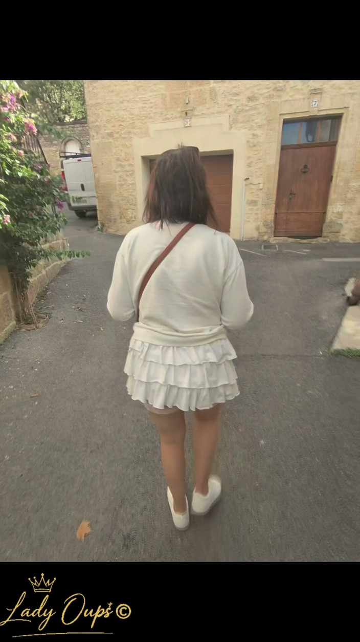 Lady Oups: Mini Spódniczka Lady Oups Jest Za Krótka
