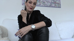 Lady Victoria Valente: Under klockövervakning: Jag ger dig fem minuter, sedan får du!...