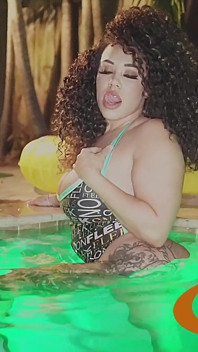 Semaj Media Mone Divine Relaxes by the Pool!!