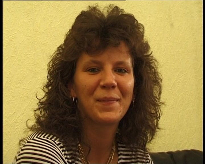 YOUR FIRST PORN: Konny Rasiert Ihre Geile Moese - Konny se rase la chatte...