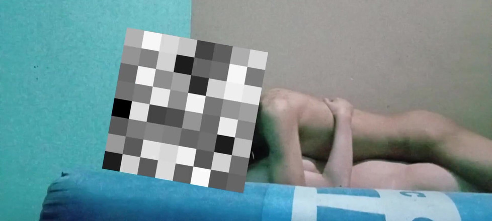 Famly sex: Kamarádka při návštěvě jejího penzionu