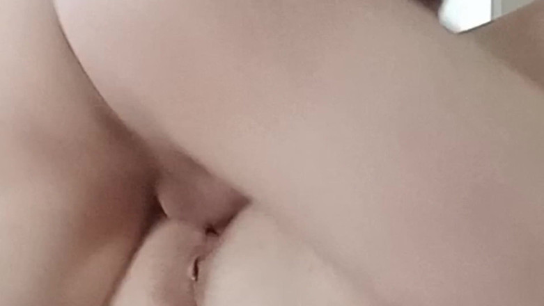 Zona901: I pee on his dick and he fucks me and...