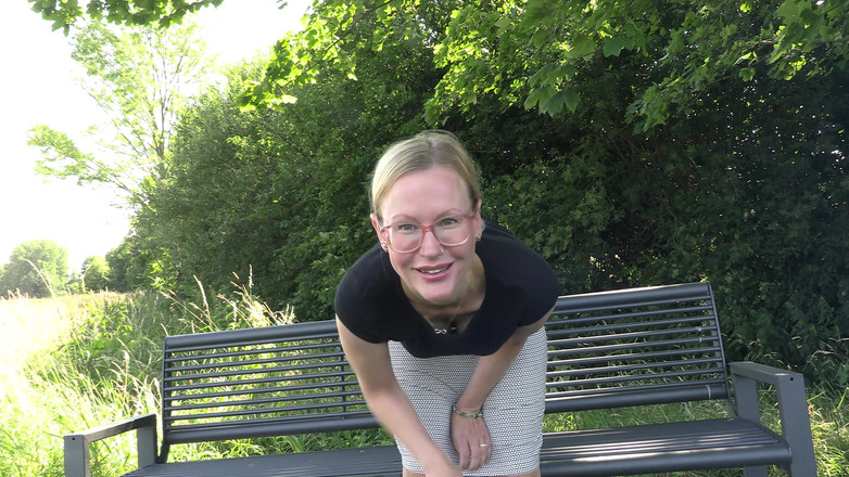 Blondehexe: Mädel Pisst Outdoor