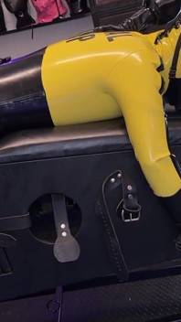 Mistressae & princess latex rubber doll: надрочування, удар і дихання сечою