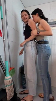 Kadınlar Fetişlerini Deneyimleyerek Eğleniyor
