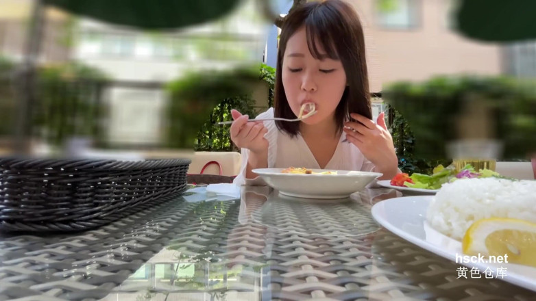 Asian cutie: Azjatycki anioł. Śliczna dziewczyna zabawy