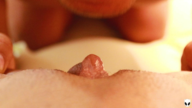 Nena Gamer: Große kitzler-muschi geleckt bis zum orgasmus, pOV