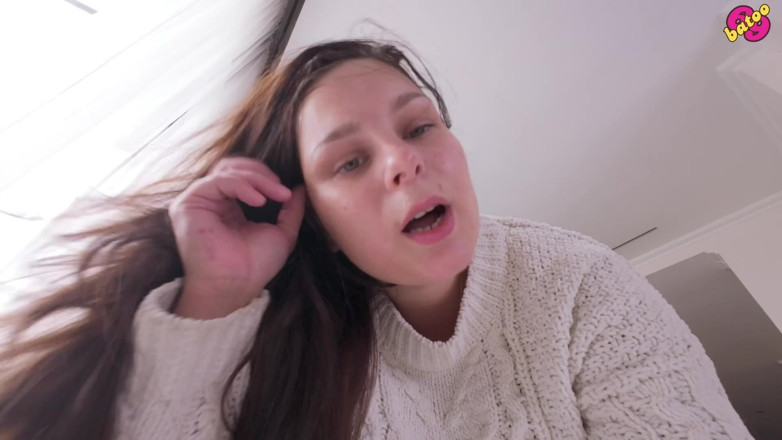 beauty_and_the_other_one: Heiße MILF fingert ihre perfekte rosa muschi zu mehreren orgasmen
