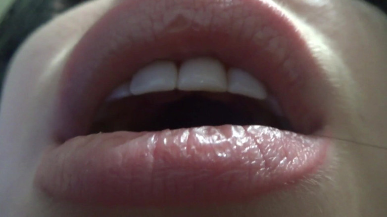 Goddess Misha Goldy: Grandi labbra piene, denti e gemendo fetish!