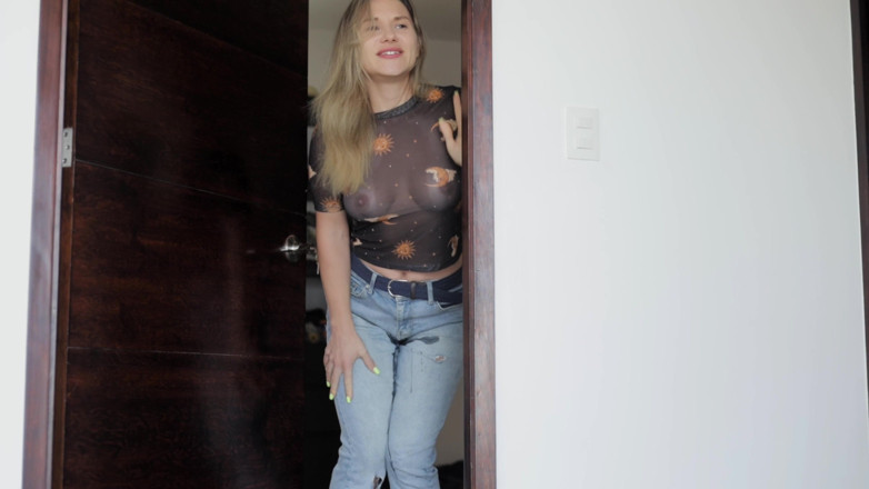 Mrs Peachesxx: Peeing in Jeans in Front of You