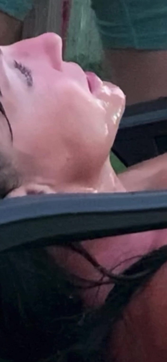 Farmers Wifey: 在我被精液覆盖的脸上撒尿，标记我