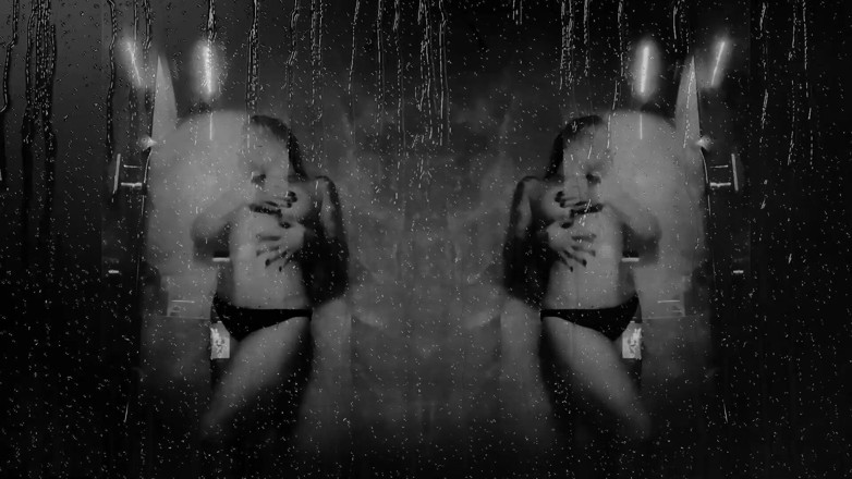 Goddess Misha Goldy: Regalo vip mojado!