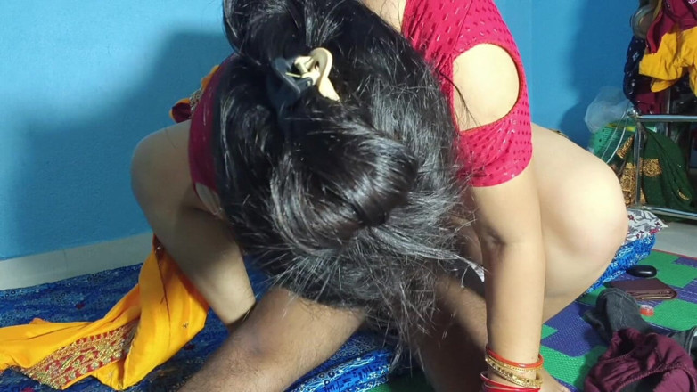 Sona bhabhi: Sona si tante seksi india rela dientot habis-habisan sama pacarnya...