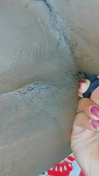 Plug - Přítelkyně šuká přítele s anální kolíkem