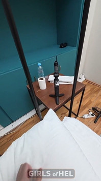 En primer plano - estudiante chica atrapada masturbándose - preñada anal