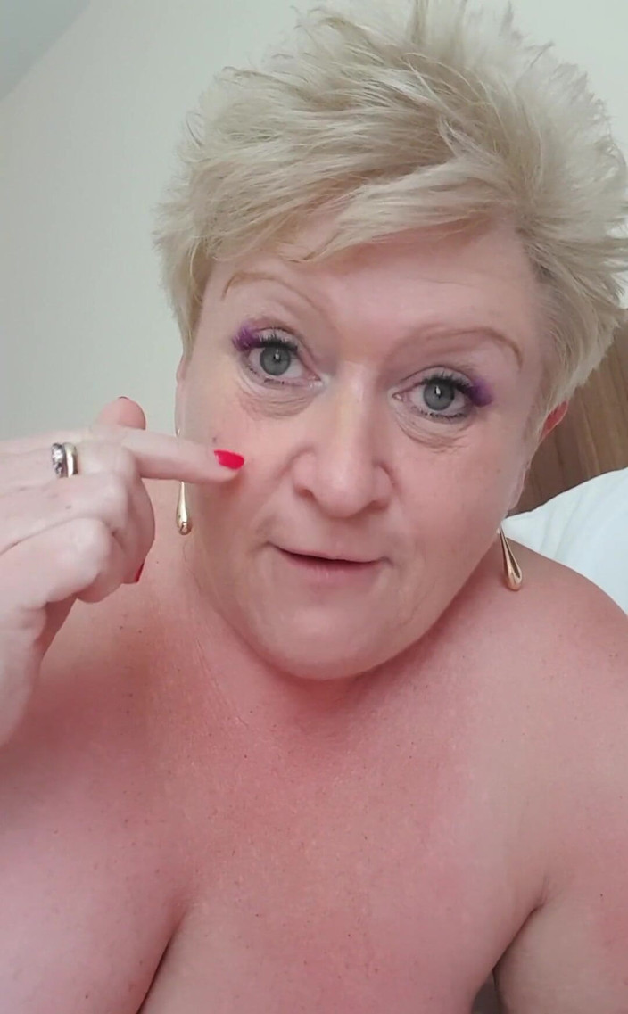 Uk Joolz: 내 젖탱이를 빨아