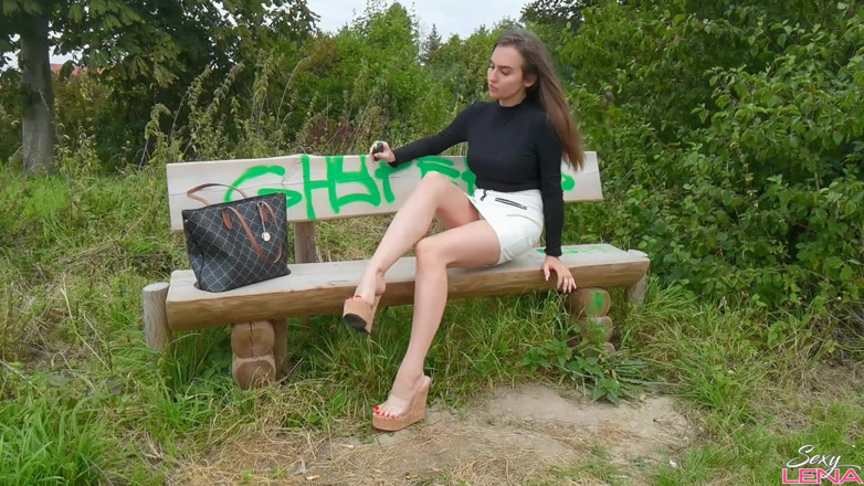 Goddess Lena: Pies de sandalias cuña